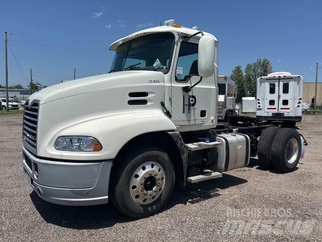 Mack CXU612 Conventional Trucks / Tractor Trucks