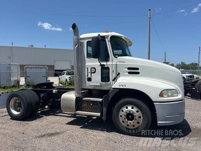 Mack CXU612 Conventional Trucks / Tractor Trucks