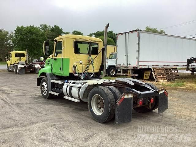 Mack CXU612 Conventional Trucks / Tractor Trucks