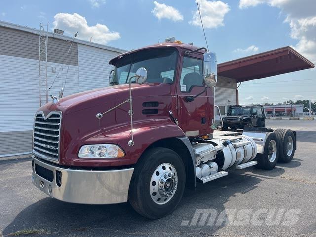 Mack CXU612 Conventional Trucks / Tractor Trucks
