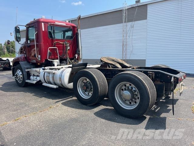 Mack CXU612 Conventional Trucks / Tractor Trucks