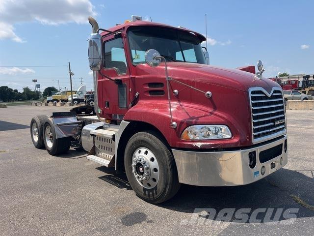 Mack CXU612 Conventional Trucks / Tractor Trucks