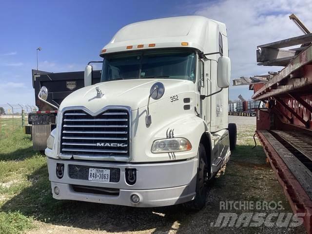 Mack CXU613 Conventional Trucks / Tractor Trucks