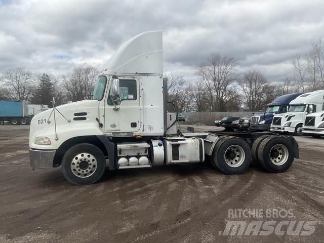 Mack CXU613 Conventional Trucks / Tractor Trucks