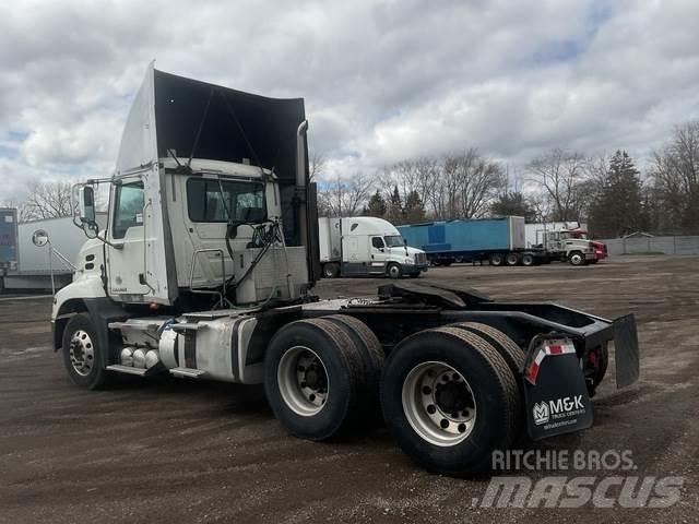 Mack CXU613 Conventional Trucks / Tractor Trucks