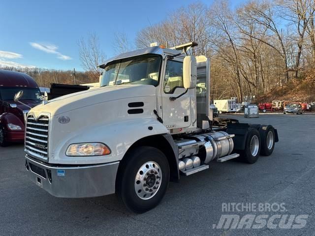 Mack CXU613 Conventional Trucks / Tractor Trucks