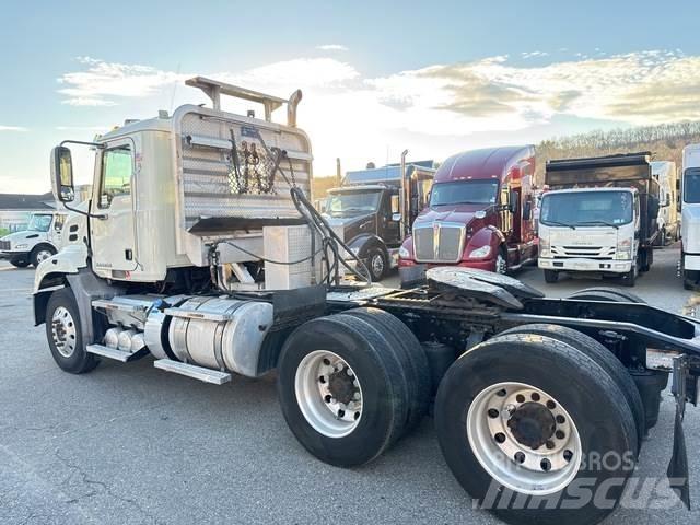 Mack CXU613 Conventional Trucks / Tractor Trucks
