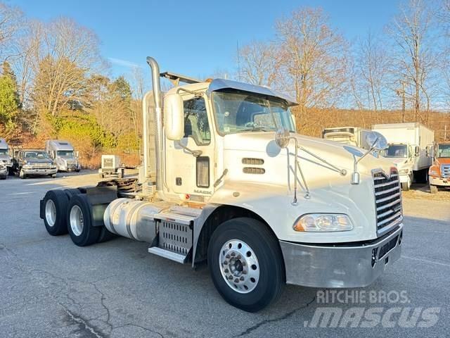 Mack CXU613 Conventional Trucks / Tractor Trucks