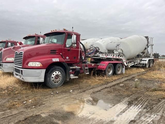 Mack CXU613 Conventional Trucks / Tractor Trucks