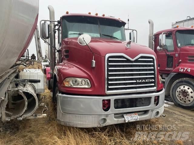 Mack CXU613 Conventional Trucks / Tractor Trucks