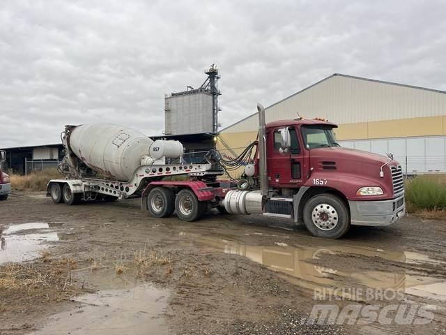 Mack CXU613 Conventional Trucks / Tractor Trucks