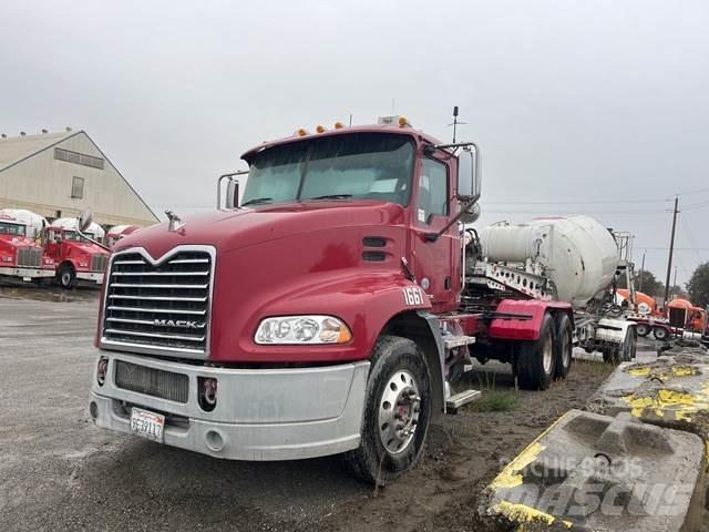Mack CXU613 Conventional Trucks / Tractor Trucks