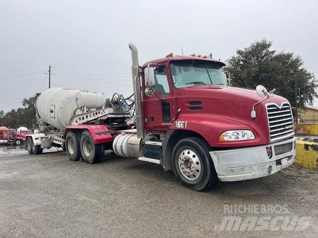 Mack CXU613 Conventional Trucks / Tractor Trucks