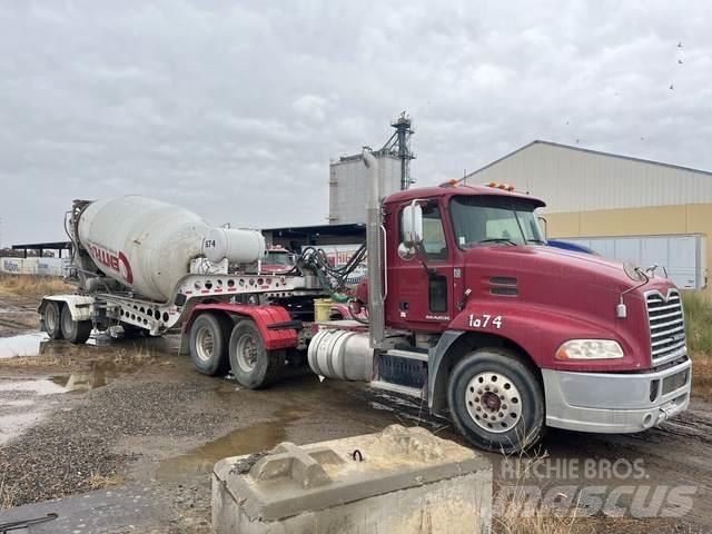 Mack CXU613 Conventional Trucks / Tractor Trucks