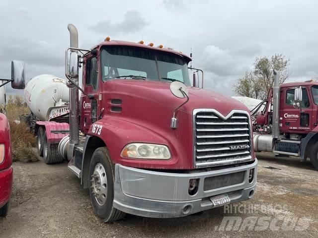 Mack CXU613 Conventional Trucks / Tractor Trucks