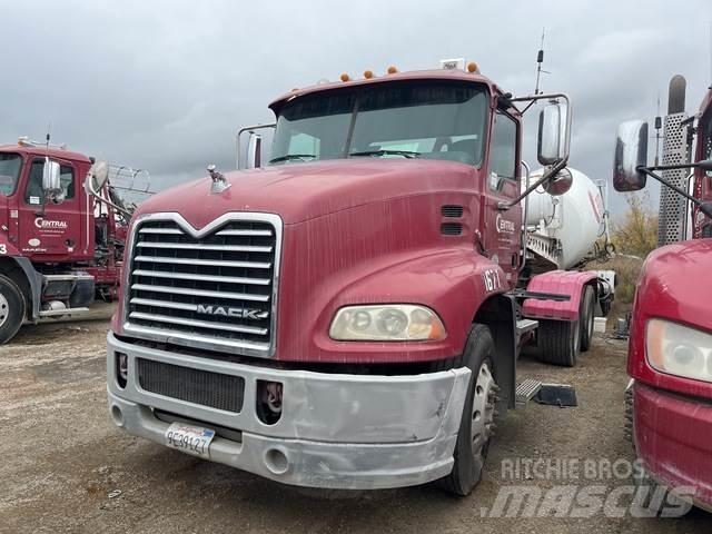 Mack CXU613 Conventional Trucks / Tractor Trucks