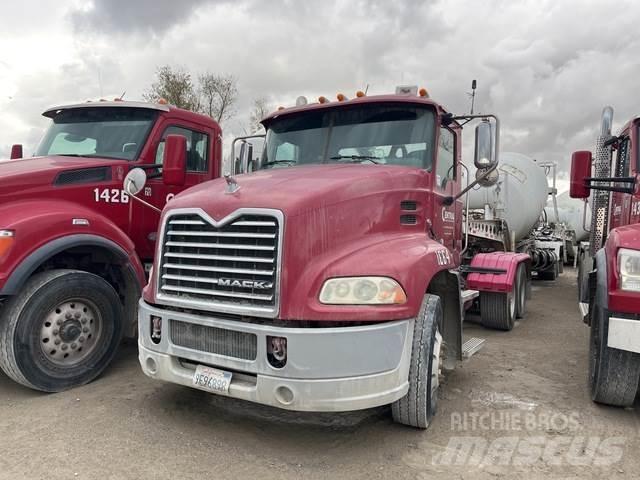 Mack CXU613 Conventional Trucks / Tractor Trucks