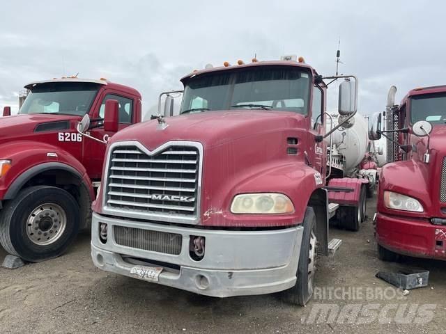 Mack CXU613 Conventional Trucks / Tractor Trucks