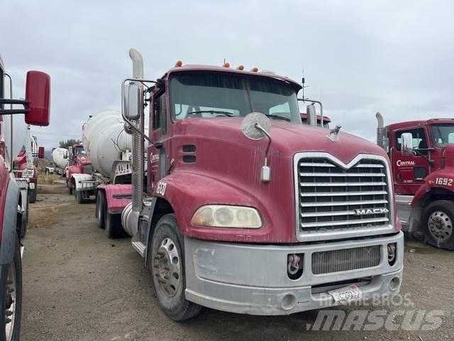 Mack CXU613 Conventional Trucks / Tractor Trucks