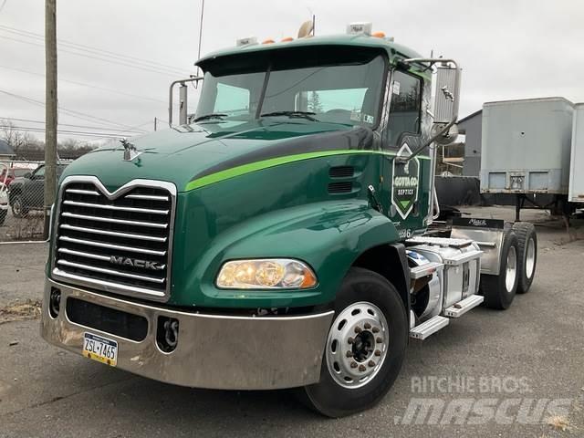Mack CXU613 Conventional Trucks / Tractor Trucks