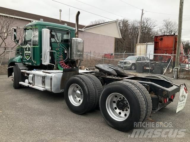 Mack CXU613 Conventional Trucks / Tractor Trucks