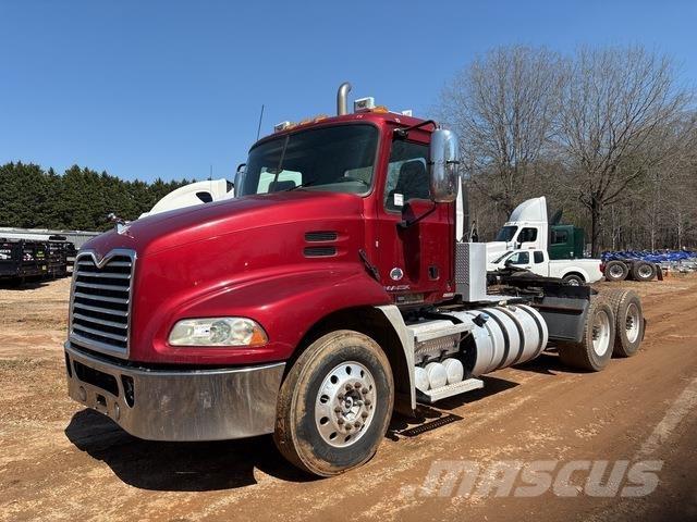 Mack CXU613 Conventional Trucks / Tractor Trucks