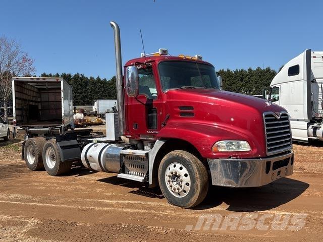 Mack CXU613 Conventional Trucks / Tractor Trucks