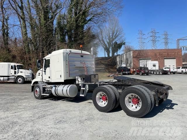 Mack CXU613 Conventional Trucks / Tractor Trucks