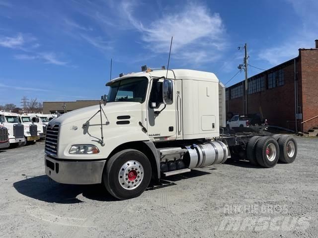 Mack CXU613 Conventional Trucks / Tractor Trucks