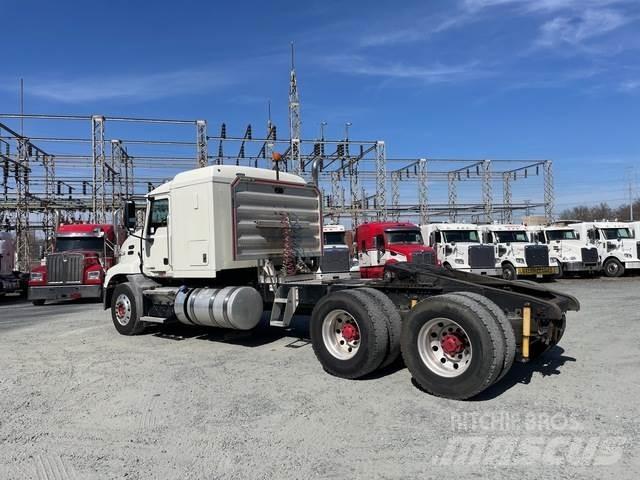 Mack CXU613 Conventional Trucks / Tractor Trucks