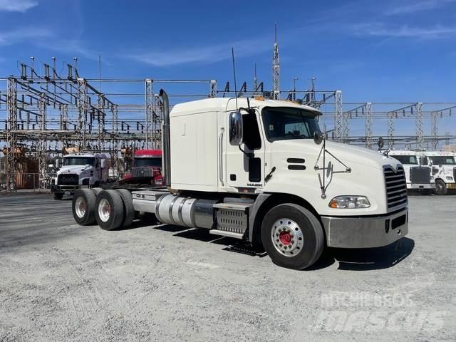 Mack CXU613 Conventional Trucks / Tractor Trucks