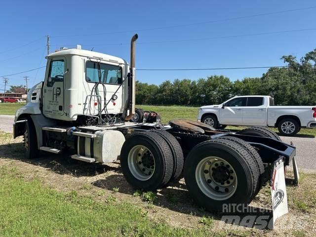 Mack CXU613 Conventional Trucks / Tractor Trucks