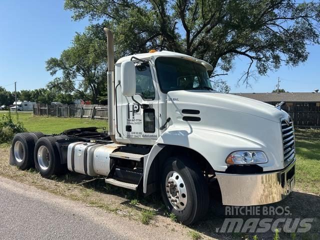Mack CXU613 Conventional Trucks / Tractor Trucks