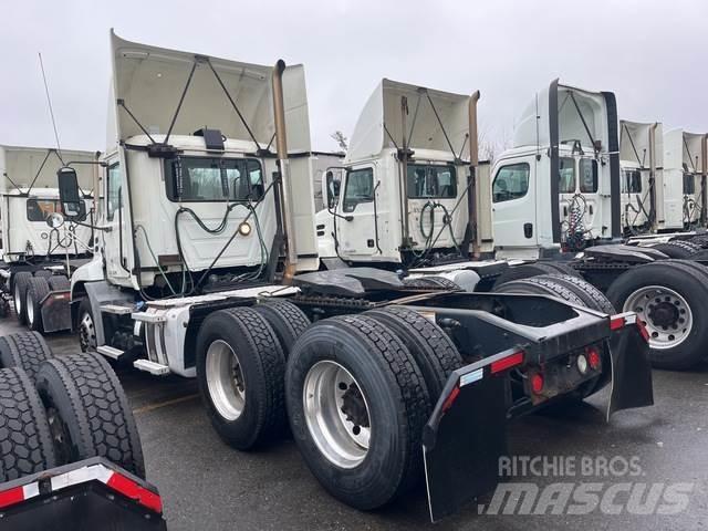 Mack CXU613 Conventional Trucks / Tractor Trucks