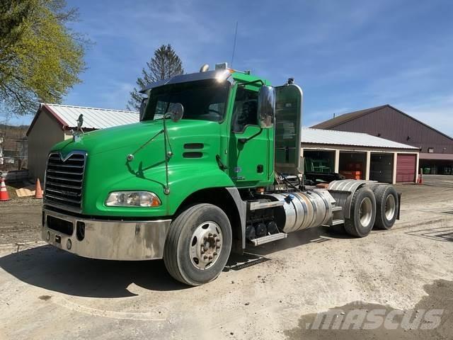 Mack CXU613 Conventional Trucks / Tractor Trucks