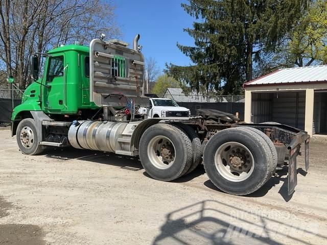 Mack CXU613 Conventional Trucks / Tractor Trucks