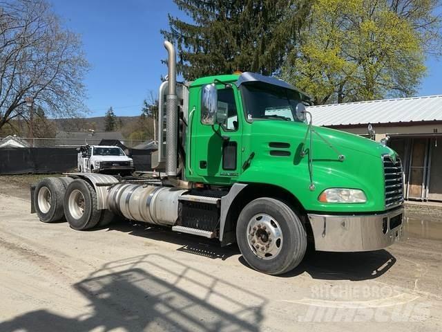 Mack CXU613 Conventional Trucks / Tractor Trucks