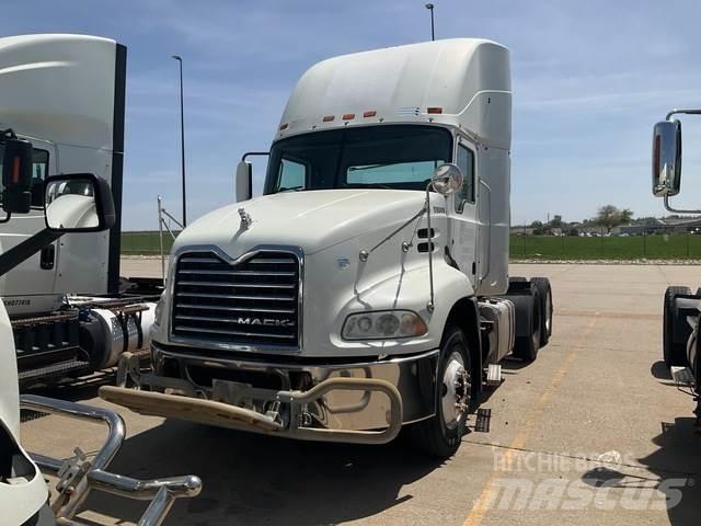 Mack CXU613 Conventional Trucks / Tractor Trucks