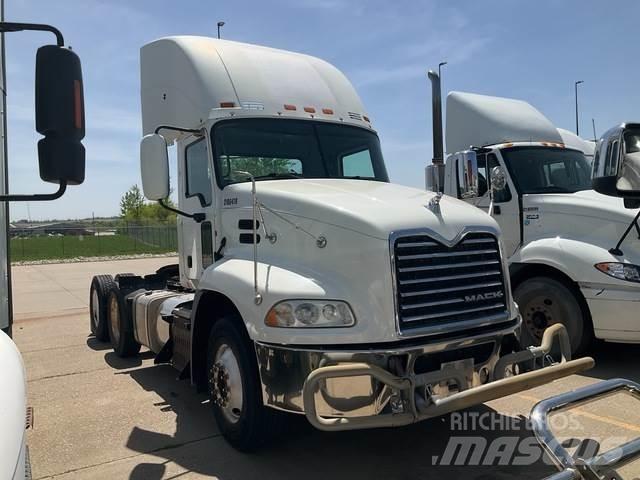 Mack CXU613 Conventional Trucks / Tractor Trucks