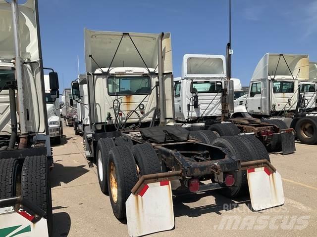 Mack CXU613 Conventional Trucks / Tractor Trucks