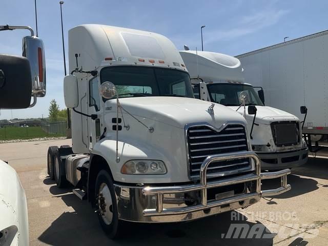 Mack CXU613 Conventional Trucks / Tractor Trucks