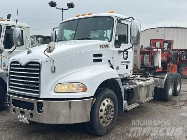 Mack CXU613 Conventional Trucks / Tractor Trucks