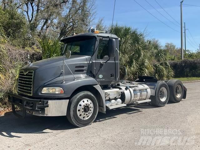 Mack CXU613 Conventional Trucks / Tractor Trucks