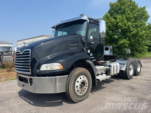 Mack CXU613 Conventional Trucks / Tractor Trucks