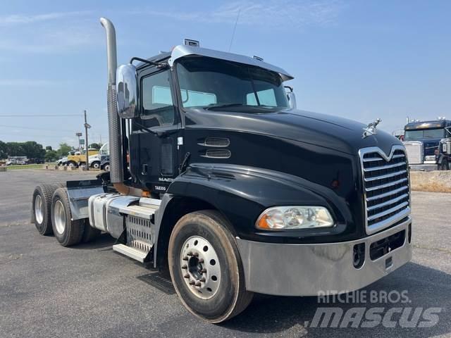 Mack CXU613 Conventional Trucks / Tractor Trucks
