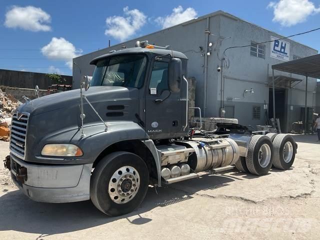 Mack CXU613 Conventional Trucks / Tractor Trucks