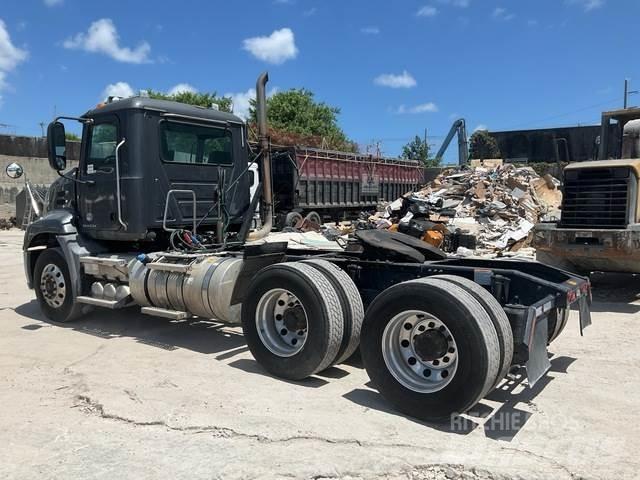 Mack CXU613 Conventional Trucks / Tractor Trucks