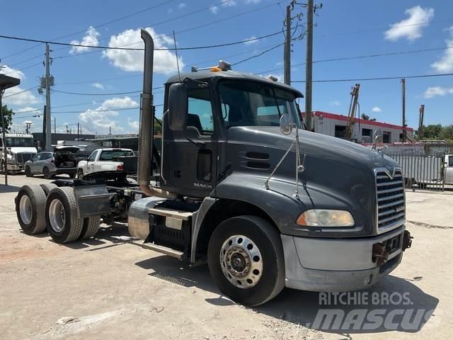 Mack CXU613 Conventional Trucks / Tractor Trucks