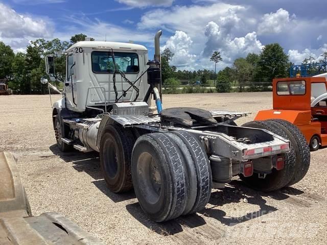 Mack CXU613 Conventional Trucks / Tractor Trucks