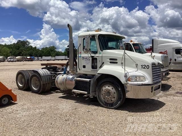 Mack CXU613 Conventional Trucks / Tractor Trucks